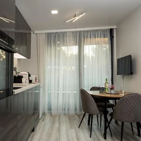 404 Апартамент *